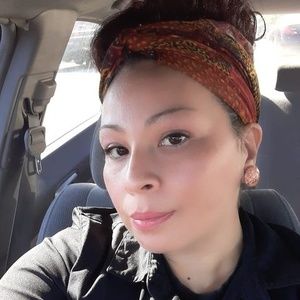 Meet your Posher, Claudia